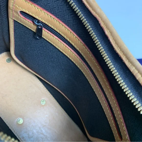 DOONEY & BOURKE | Vintage Shoulder Bag - Picture 8 of 17